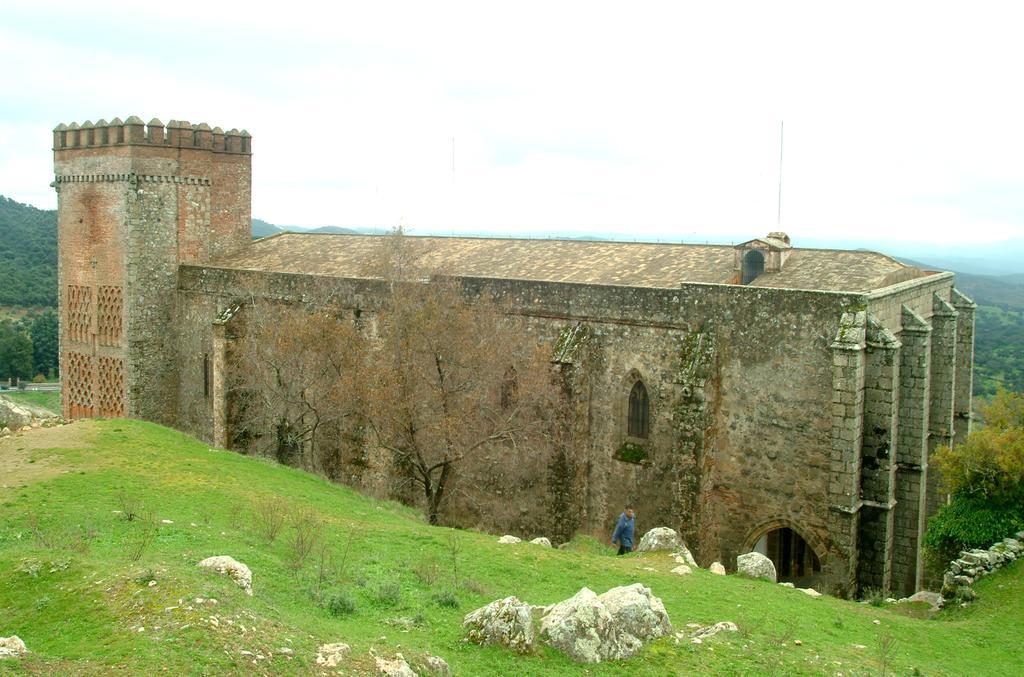 Hospederia Reina De Los Angeles Aracena Esterno foto